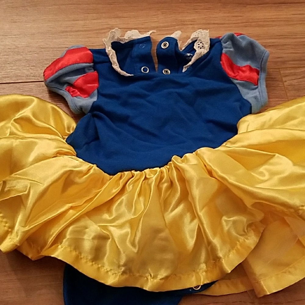 Snow white costume
